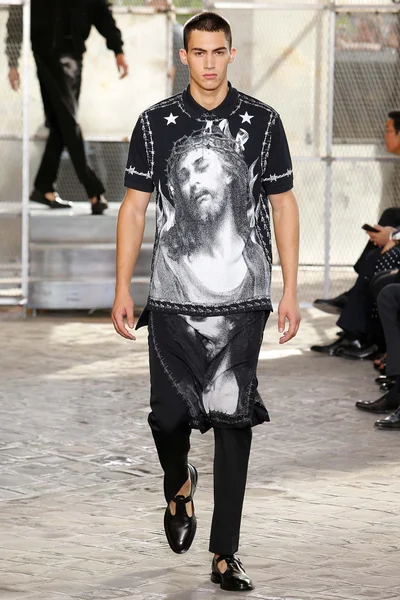 Look 5